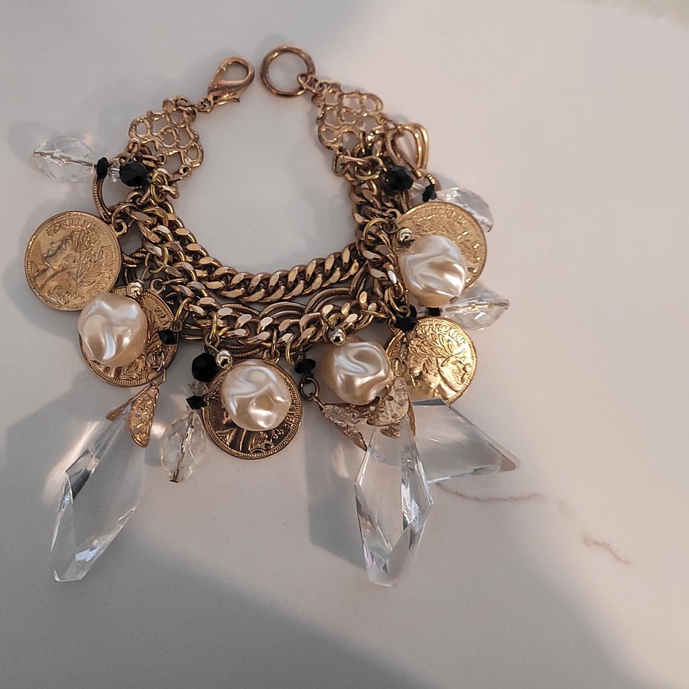 L Gold Charm Bracelet with Pearls and Crystals